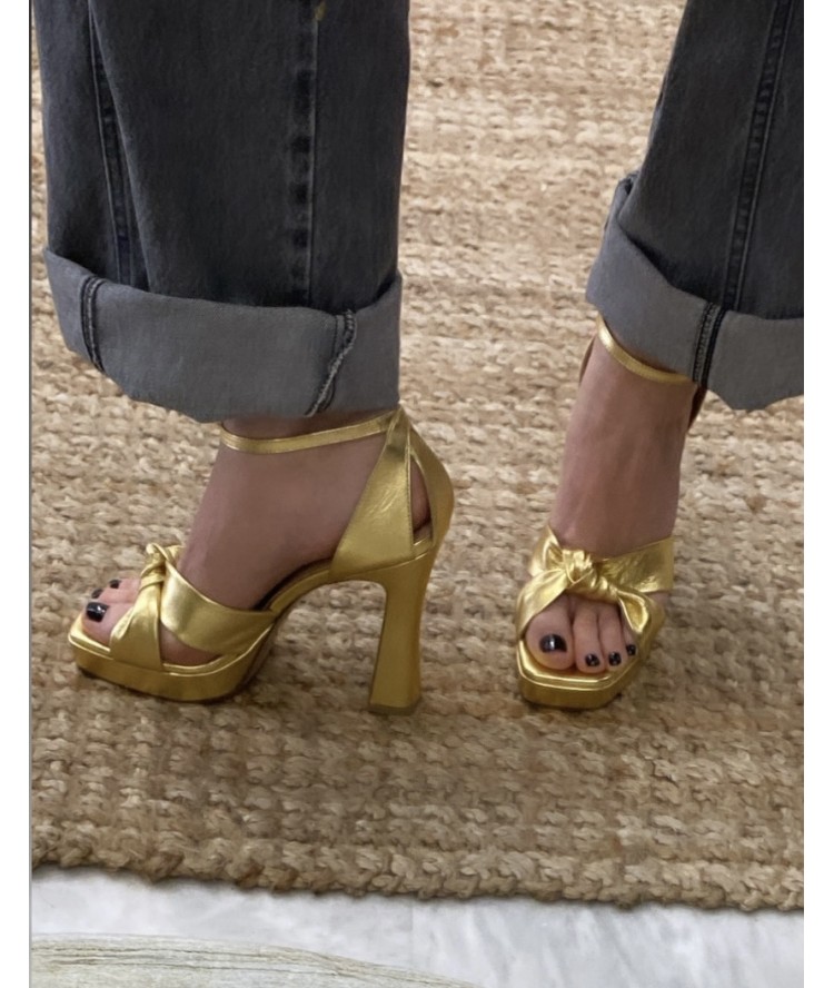 So Chic Anica Sandals Gold So Chic Anica Sandals Gold